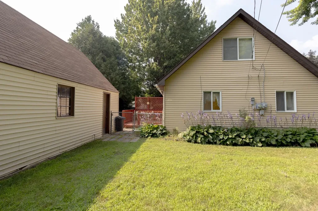 7641 Lindrath Avenue Washington Township MI 48094