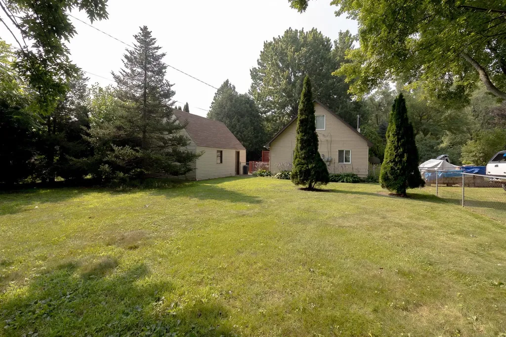 7641 Lindrath Avenue Washington Township MI 48094