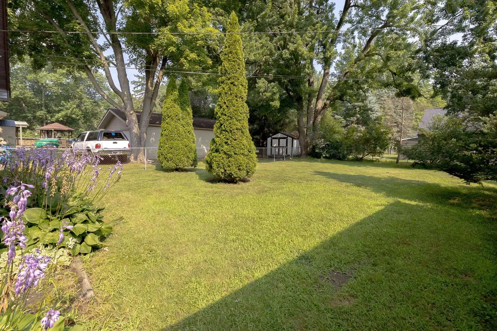 7641 Lindrath Avenue Washington Township MI 48094