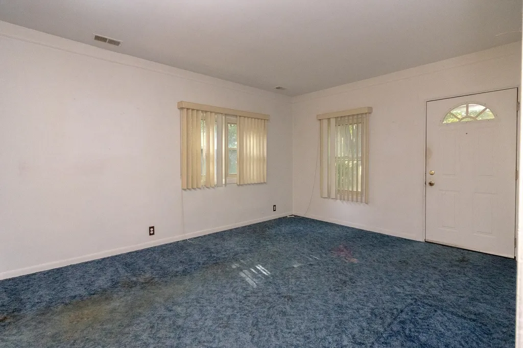7641 Lindrath Avenue Washington Township MI 48094