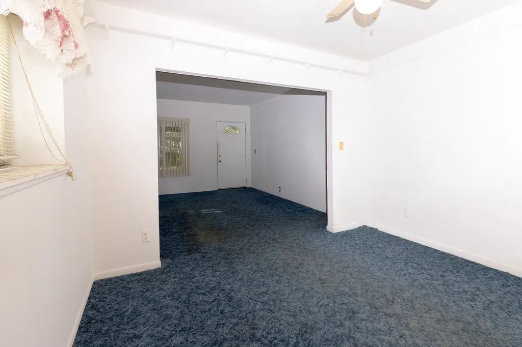 7641 Lindrath Avenue Washington Township MI 48094