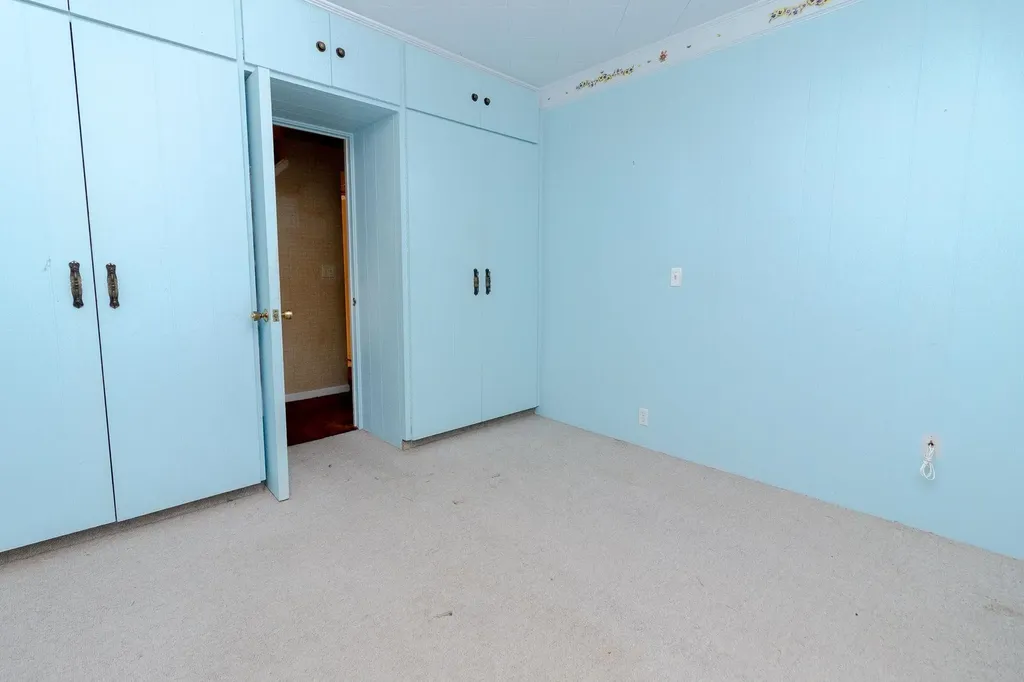 7641 Lindrath Avenue Washington Township MI 48094
