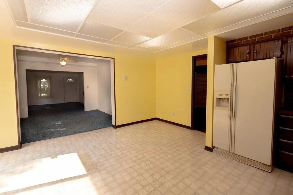 7641 Lindrath Avenue Washington Township MI 48094