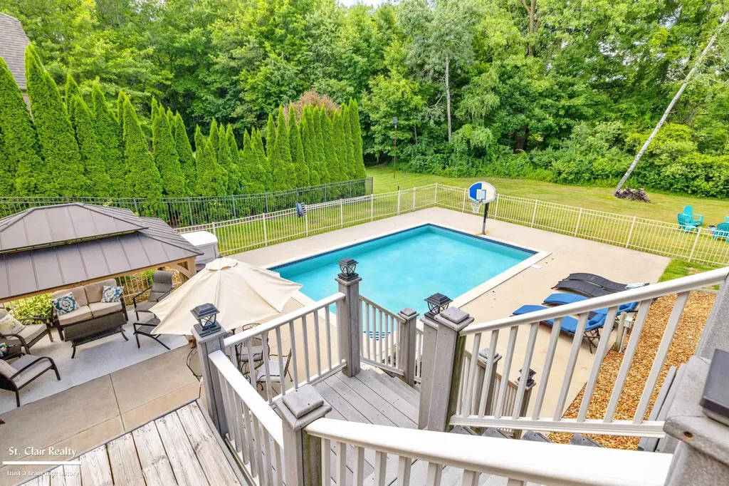 306 Hawks Nest Drive East China Township MI 48054