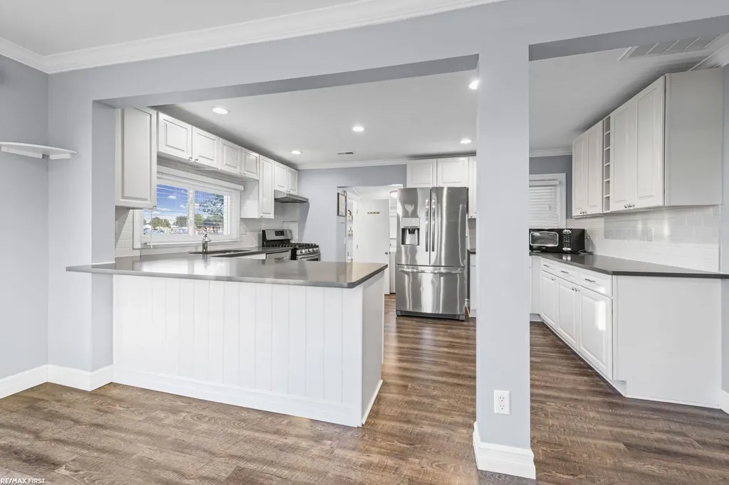 48650 Jefferson Avenue Chesterfield Township MI 48047