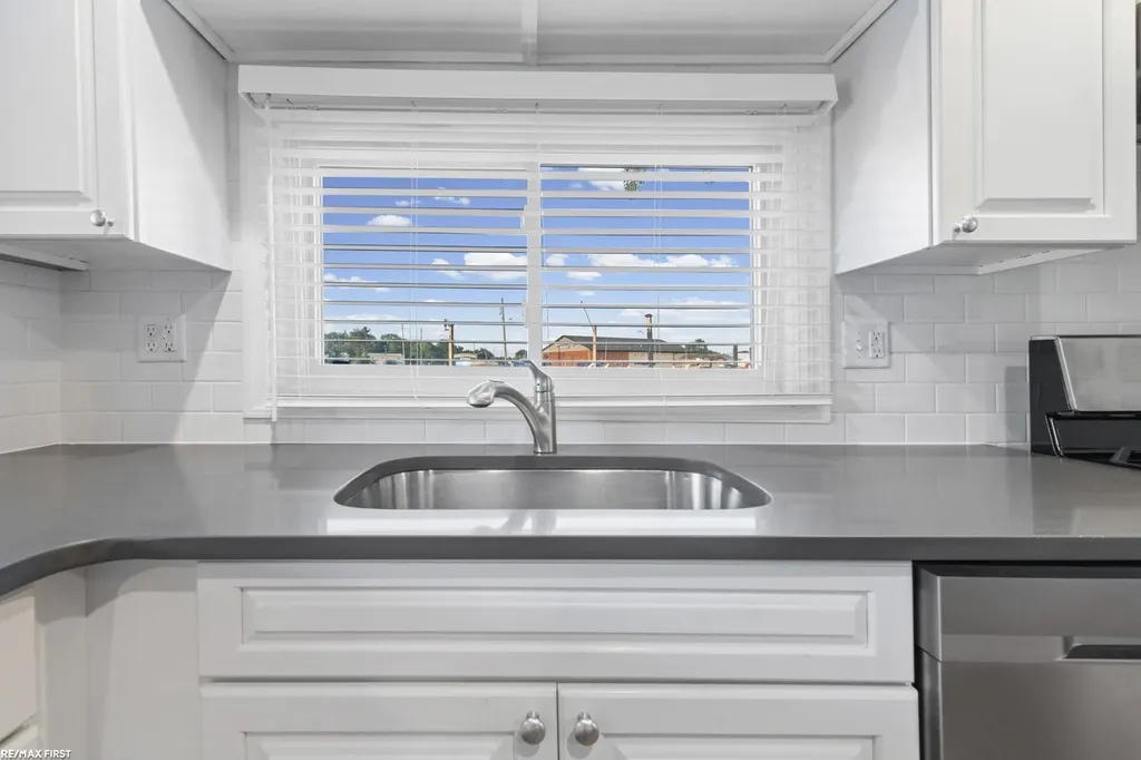 48650 Jefferson Avenue Chesterfield Township MI 48047