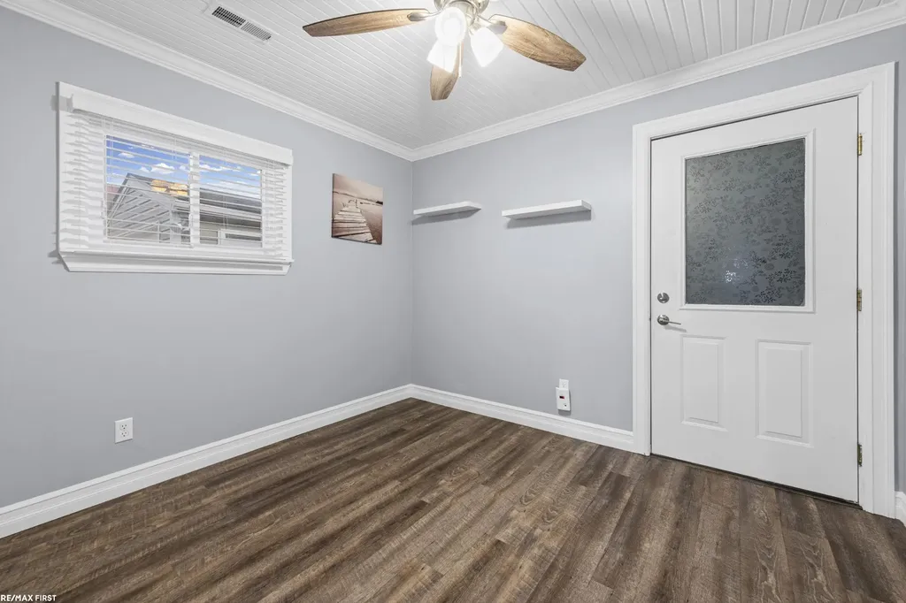 48650 Jefferson Avenue Chesterfield Township MI 48047