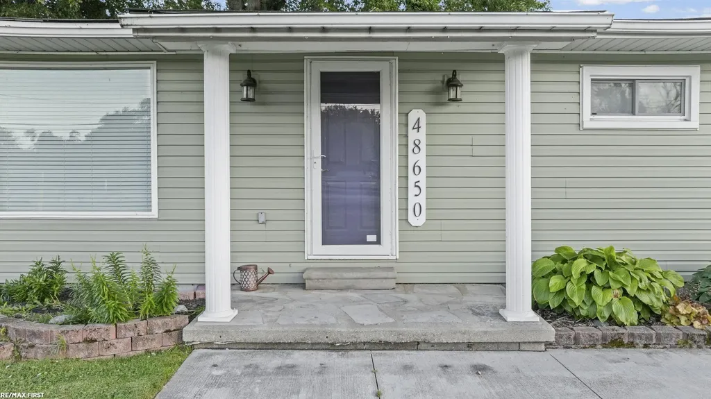 48650 Jefferson Avenue Chesterfield Township MI 48047