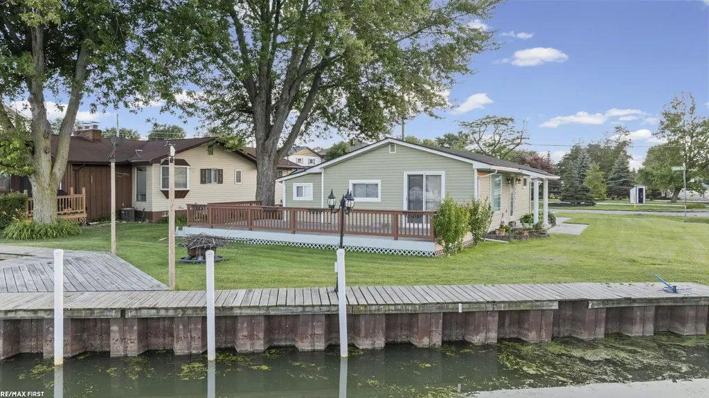 48650 Jefferson Avenue Chesterfield Township MI 48047