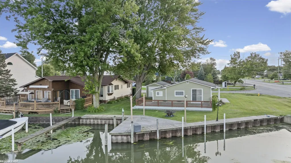 48650 Jefferson Avenue Chesterfield Township MI 48047