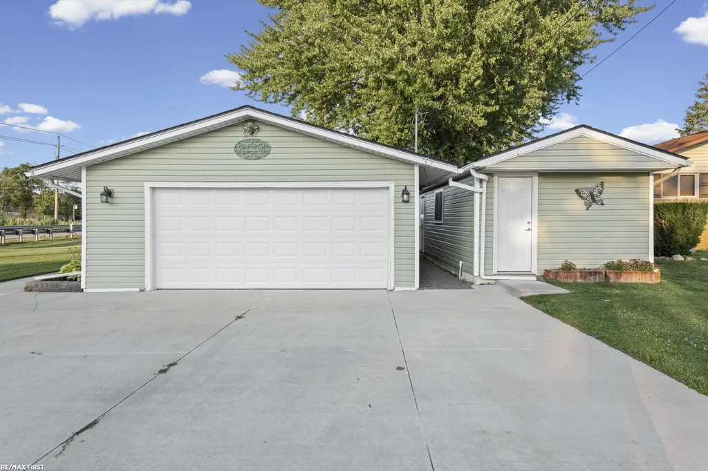 48650 Jefferson Avenue Chesterfield Township MI 48047