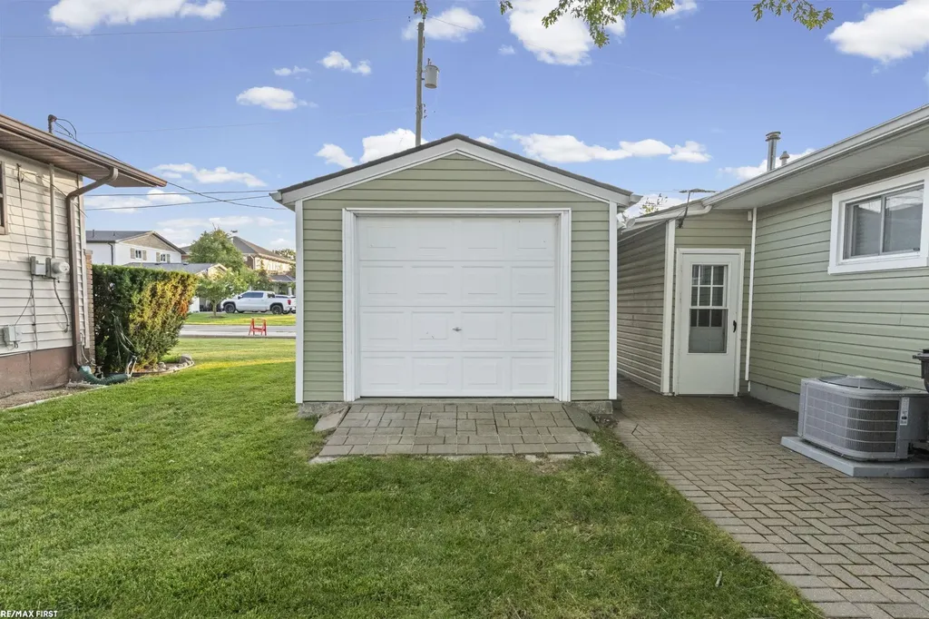 48650 Jefferson Avenue Chesterfield Township MI 48047