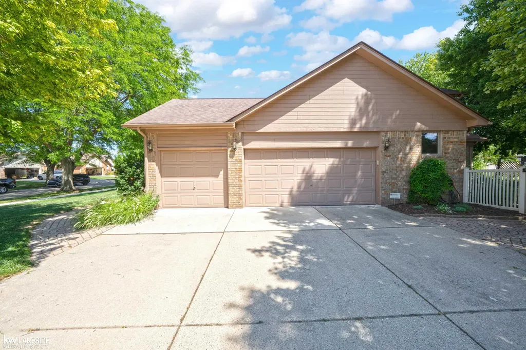 4418 Bayleaf Drive Sterling Heights City MI 48314