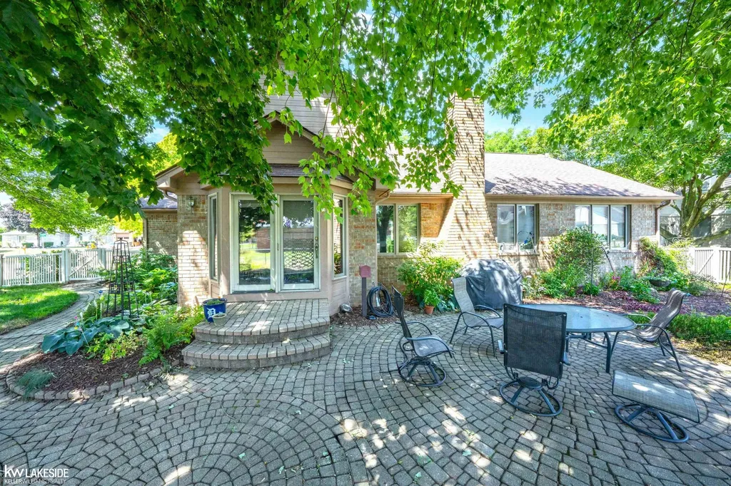 4418 Bayleaf Drive Sterling Heights City MI 48314