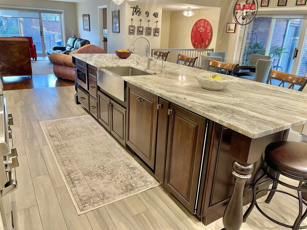 32044 Vegas Drive Warren City MI 48093