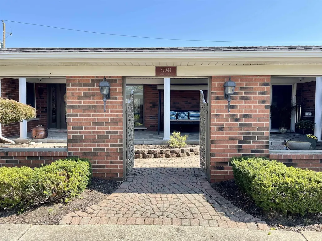 32044 Vegas Drive Warren City MI 48093