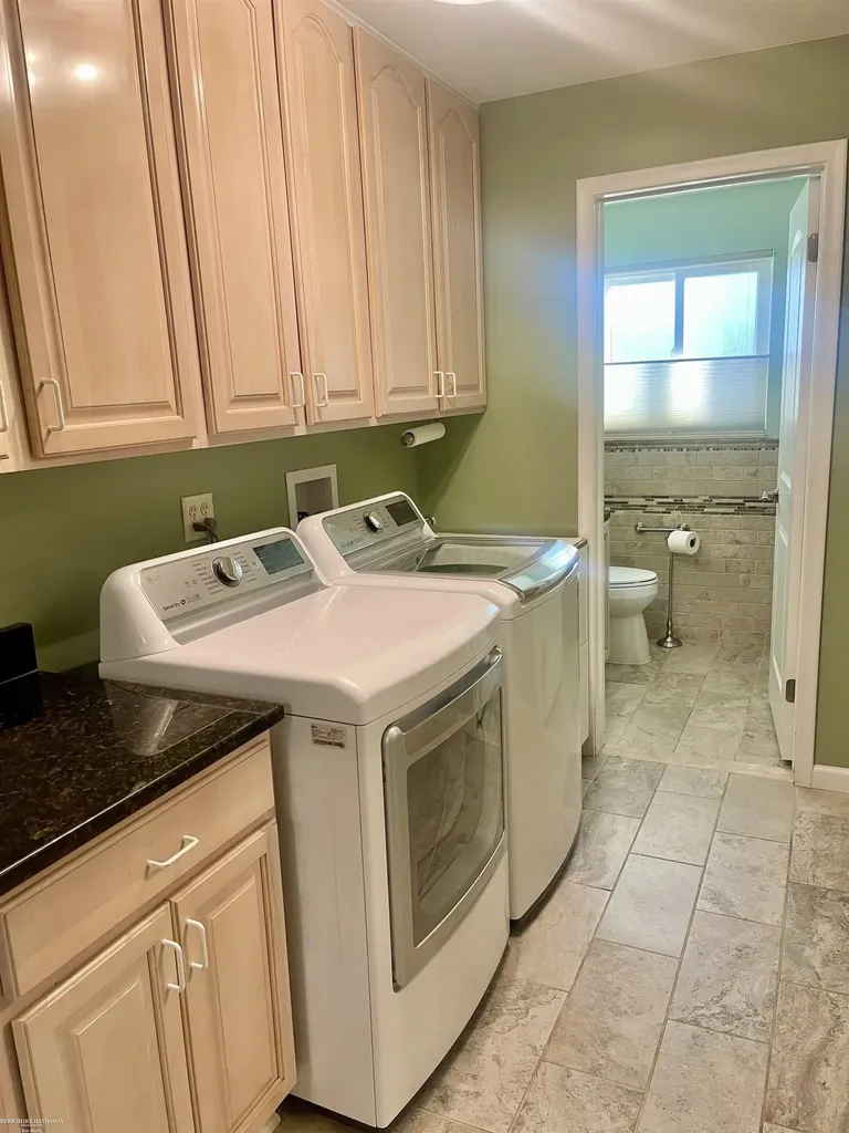 32044 Vegas Drive Warren City MI 48093