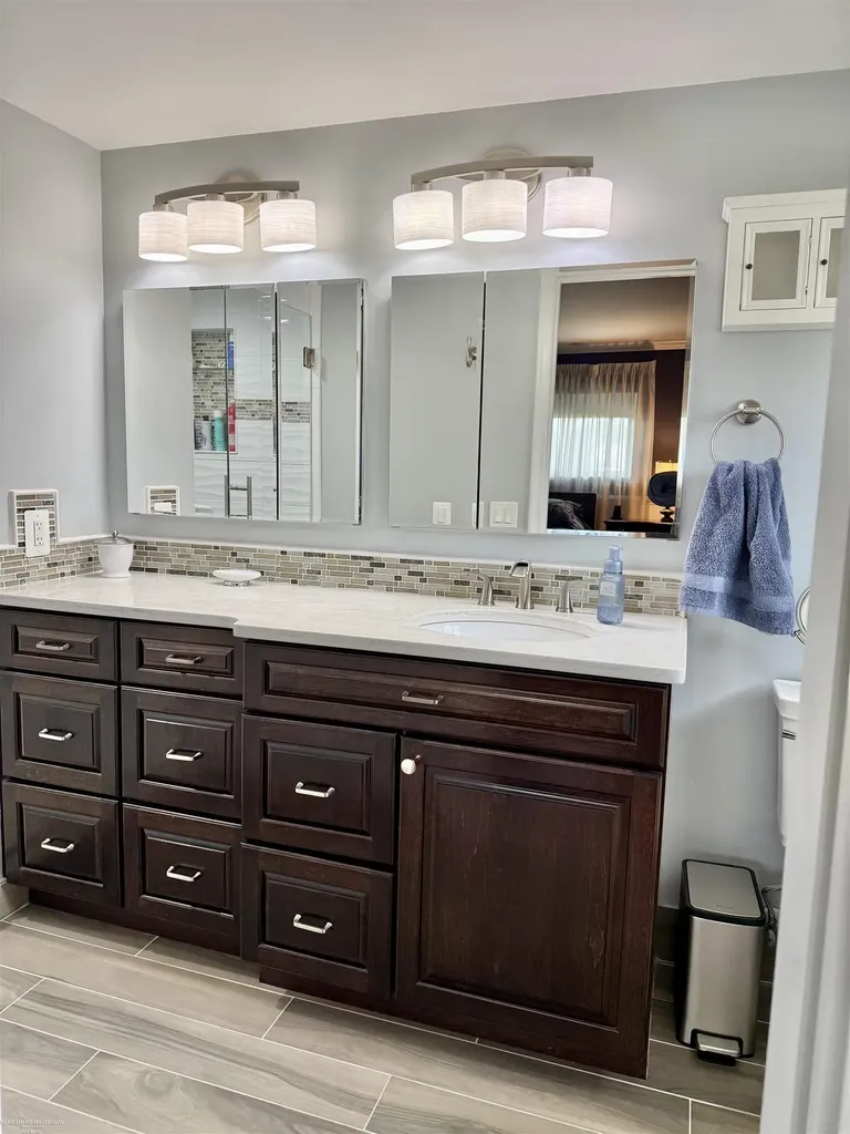 32044 Vegas Drive Warren City MI 48093