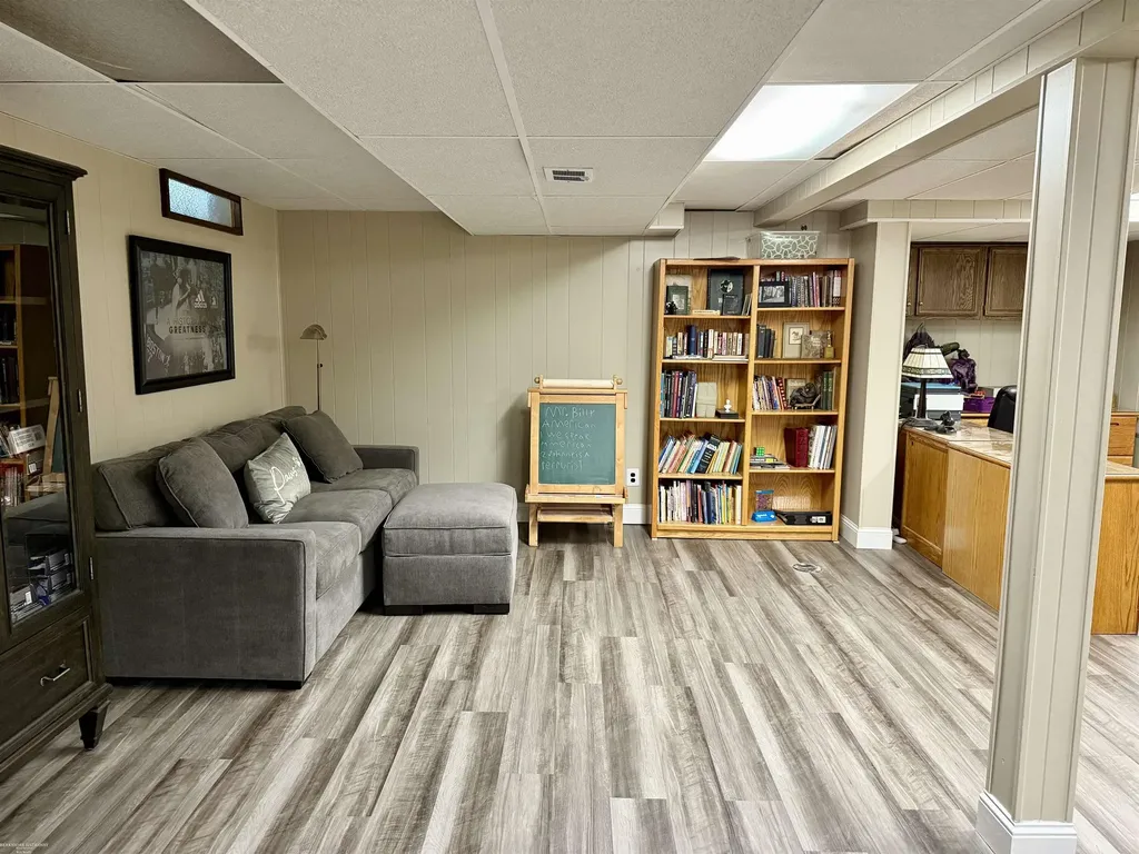 32044 Vegas Drive Warren City MI 48093