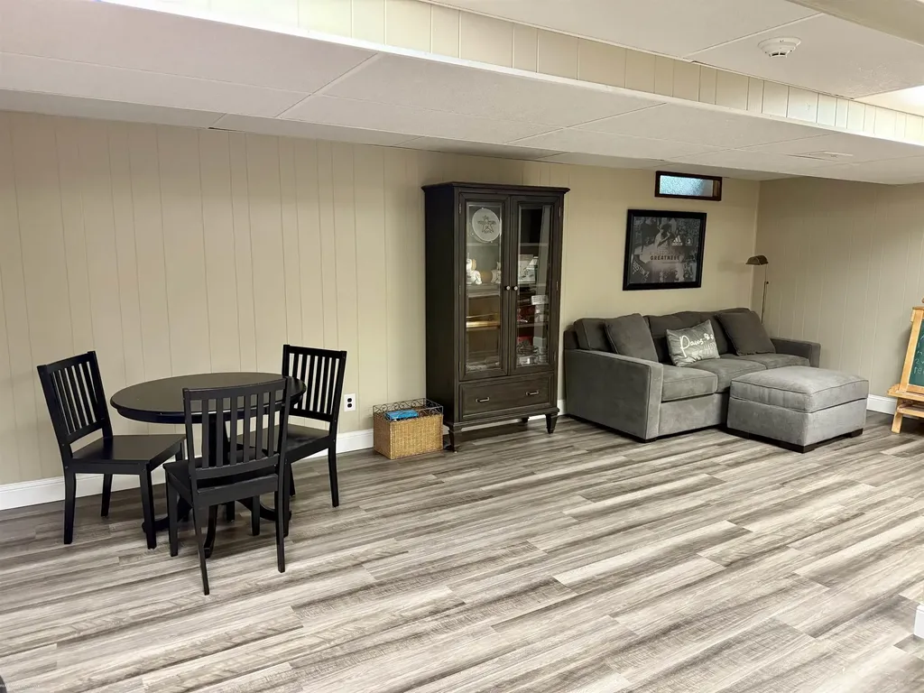 32044 Vegas Drive Warren City MI 48093
