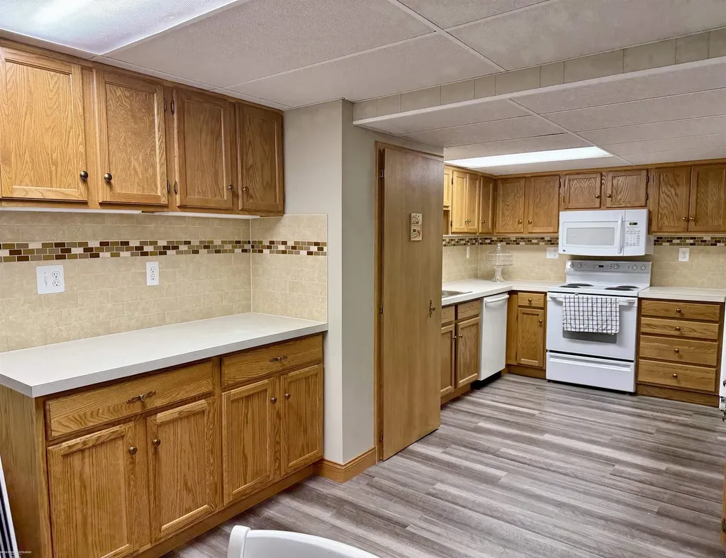 32044 Vegas Drive Warren City MI 48093