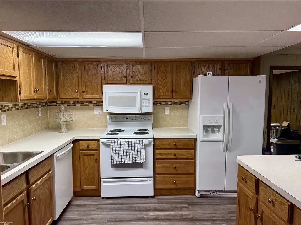 32044 Vegas Drive Warren City MI 48093