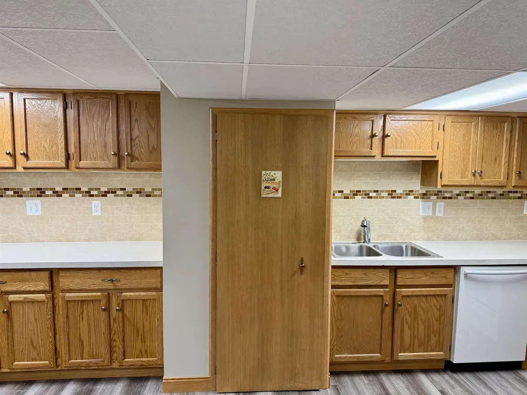 32044 Vegas Drive Warren City MI 48093