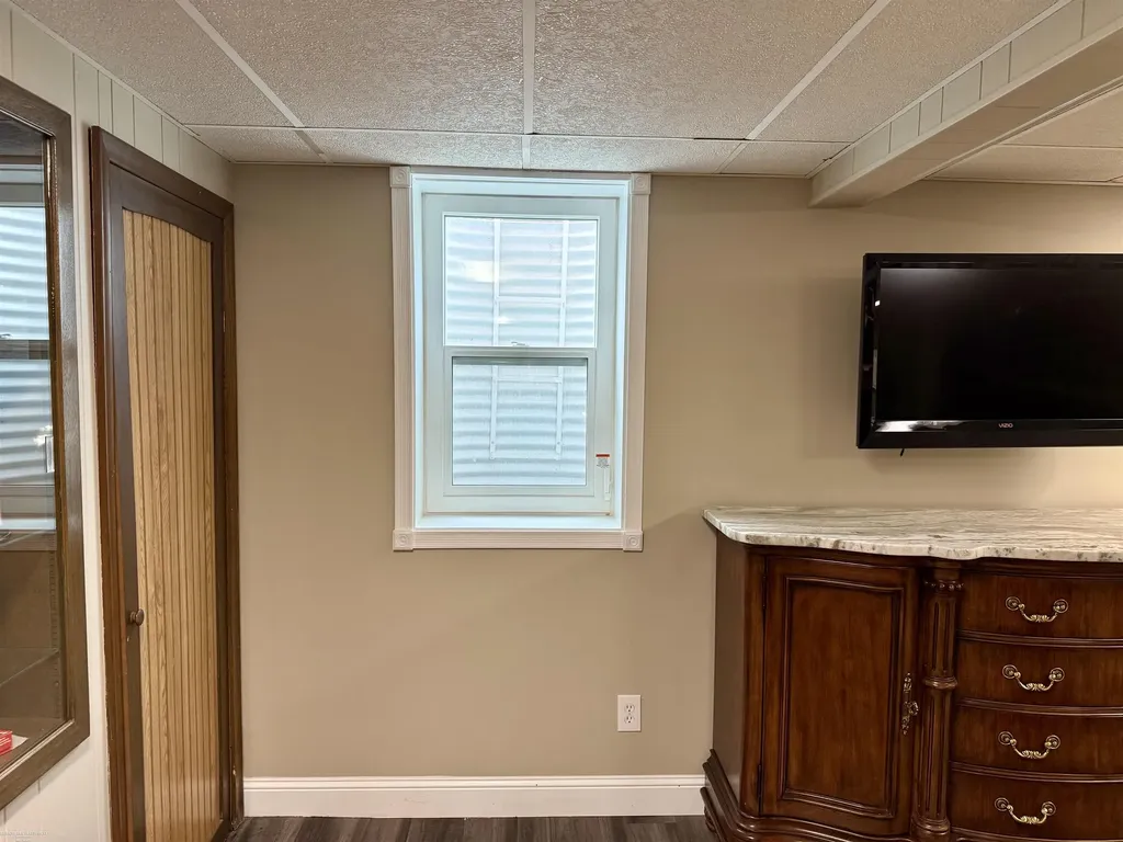 32044 Vegas Drive Warren City MI 48093