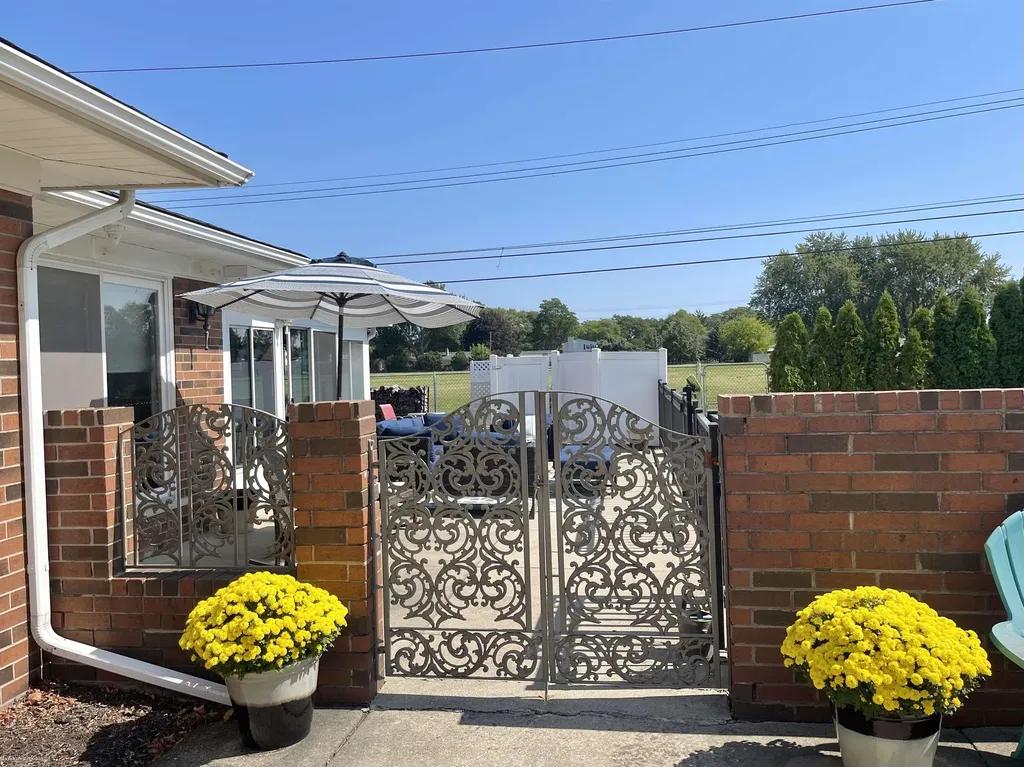 32044 Vegas Drive Warren City MI 48093