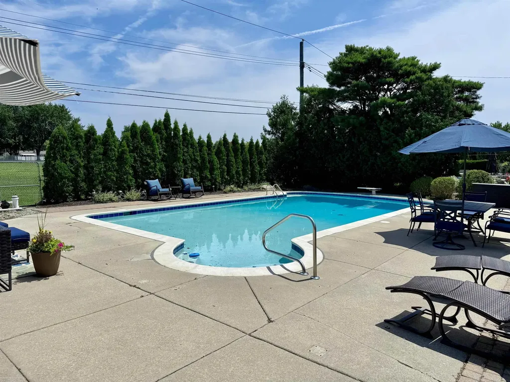32044 Vegas Drive Warren City MI 48093