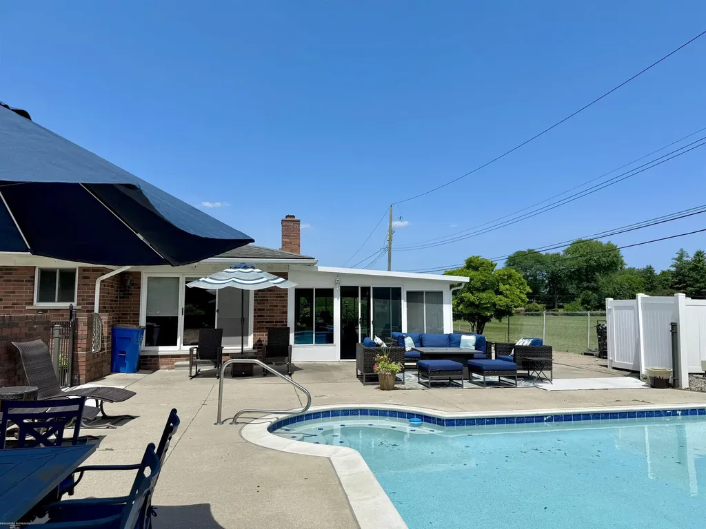32044 Vegas Drive Warren City MI 48093