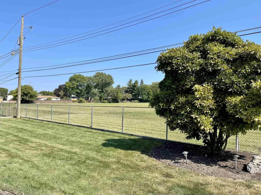 32044 Vegas Drive Warren City MI 48093