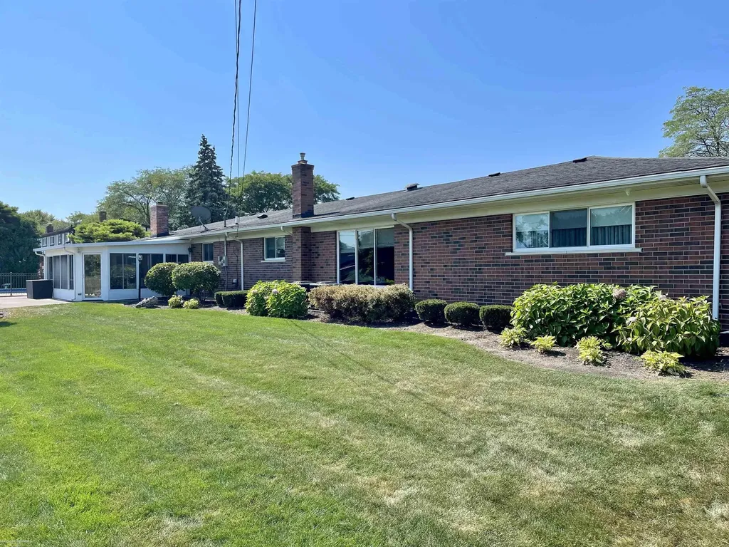 32044 Vegas Drive Warren City MI 48093