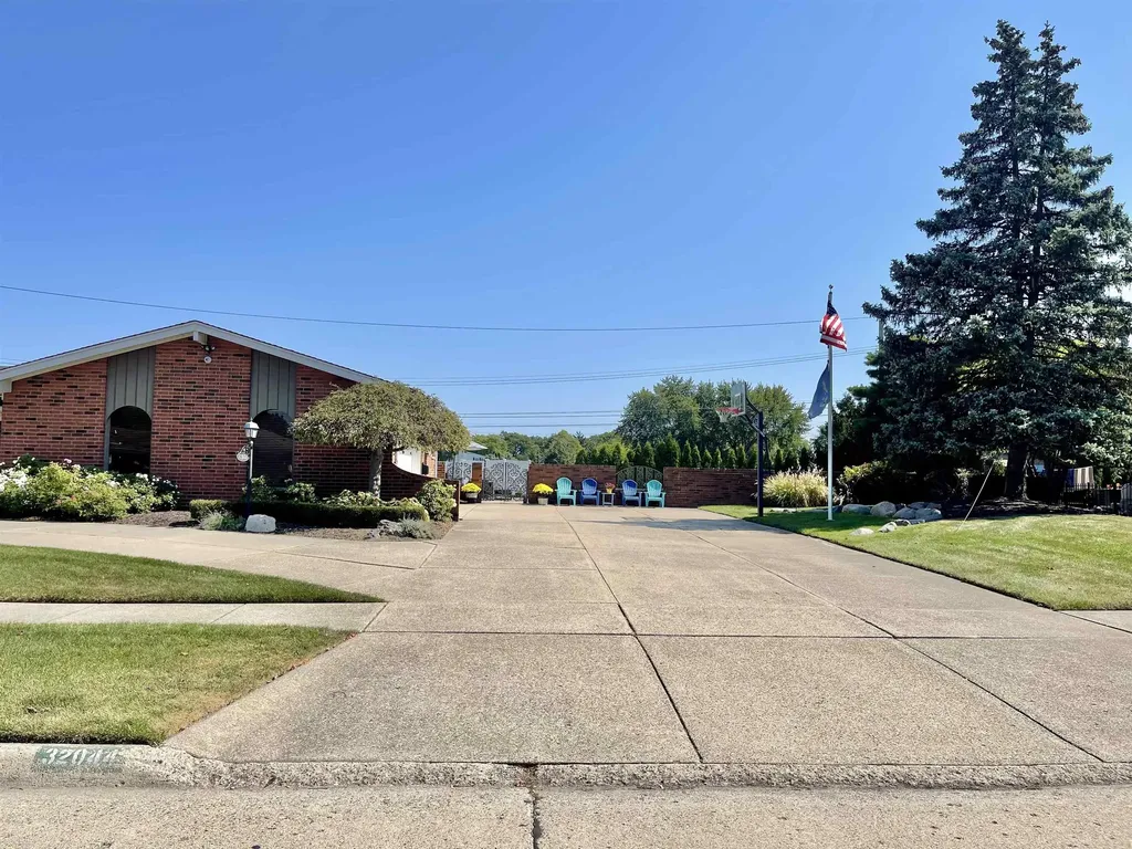 32044 Vegas Drive Warren City MI 48093