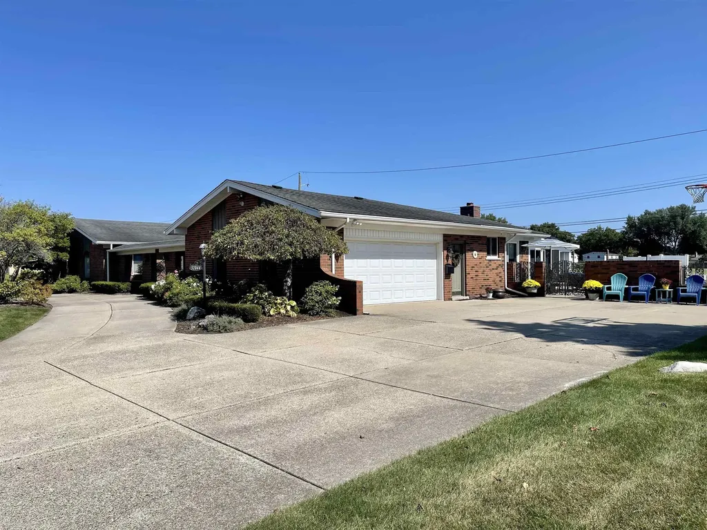 32044 Vegas Drive Warren City MI 48093