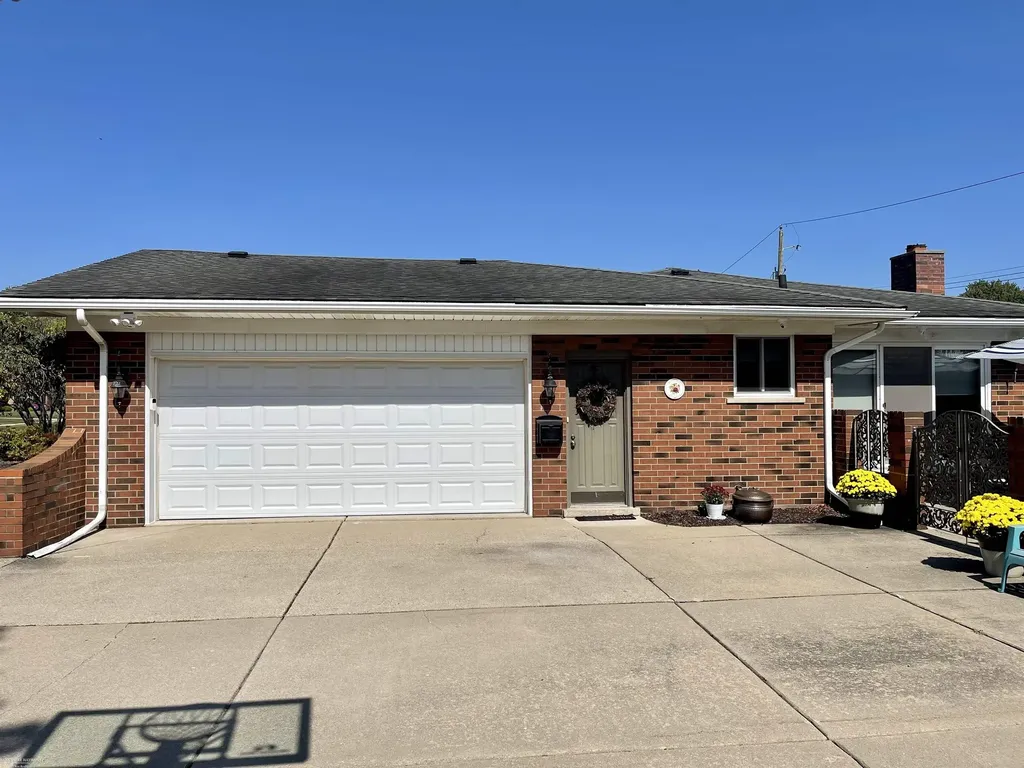32044 Vegas Drive Warren City MI 48093