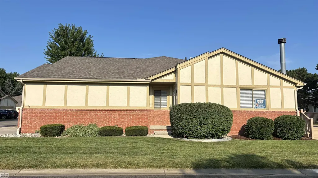 18607 Valleybrook Lane Clinton Charter Township MI 48038
