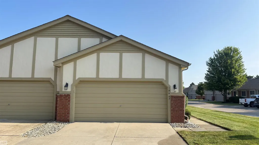 18607 Valleybrook Lane Clinton Charter Township MI 48038