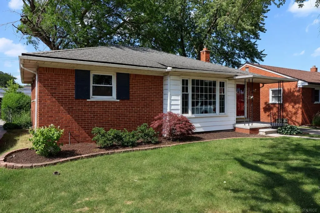 21101 Yale Street St. Clair Shores City MI 48081