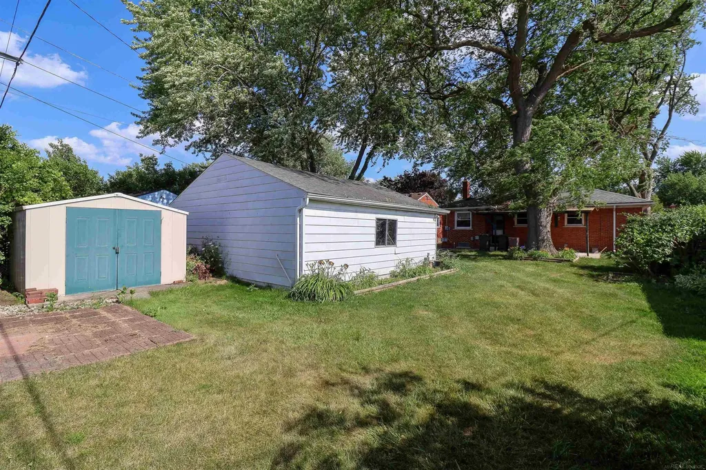 21101 Yale Street St. Clair Shores City MI 48081