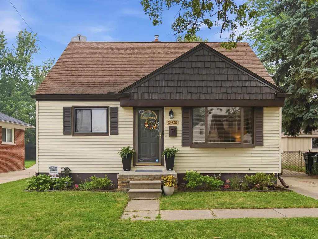23801 Beverly Street St. Clair Shores City MI 48082