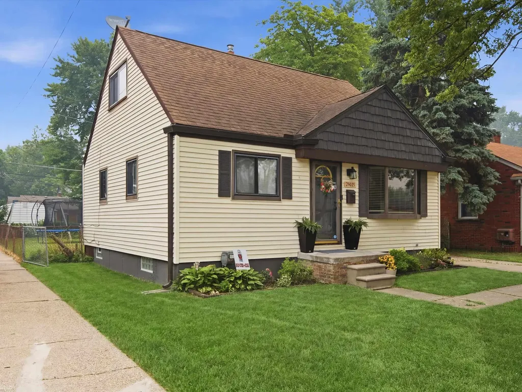 23801 Beverly Street St. Clair Shores City MI 48082