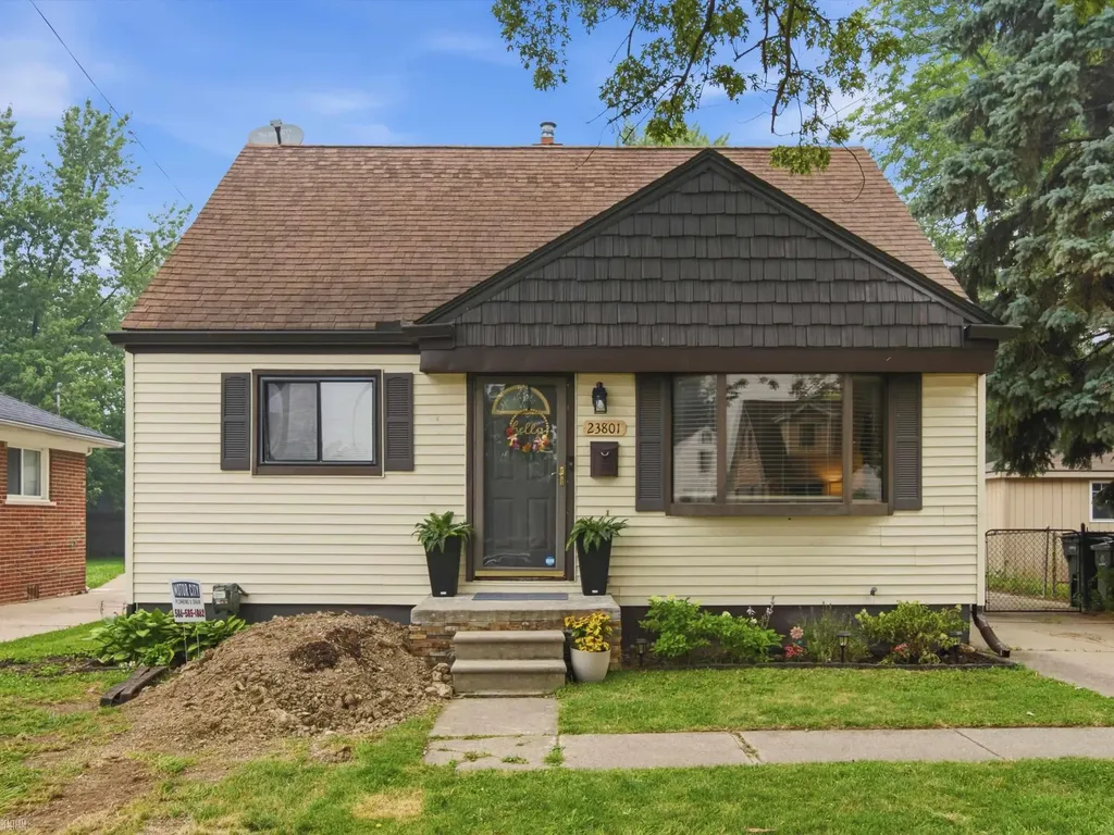 23801 Beverly Street St. Clair Shores City MI 48082