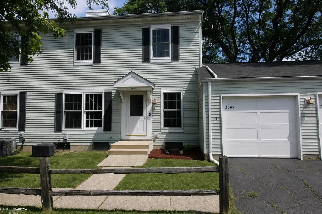 38615 Diamond Head Court Clinton Charter Township MI 48038
