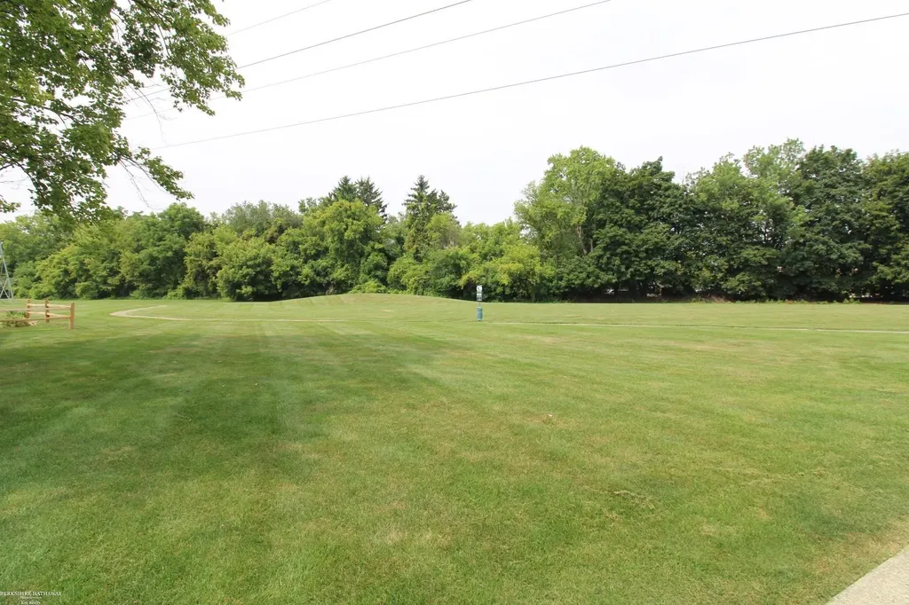 38615 Diamond Head Court Clinton Charter Township MI 48038