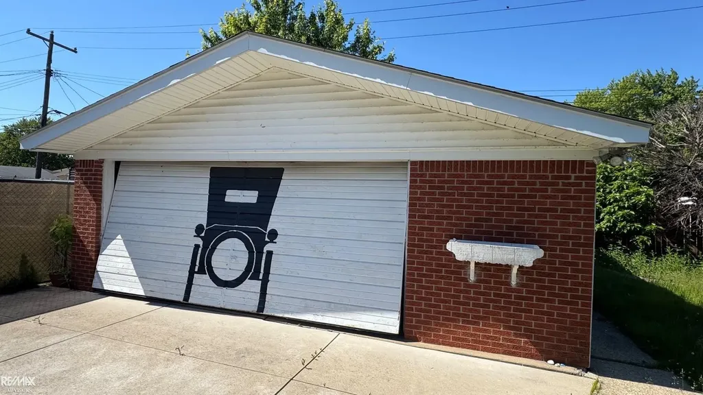 21707 Timberidge Street St. Clair Shores City MI 48082