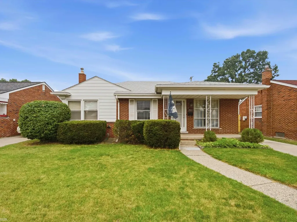 28611 Groveland Street Roseville City MI 48066