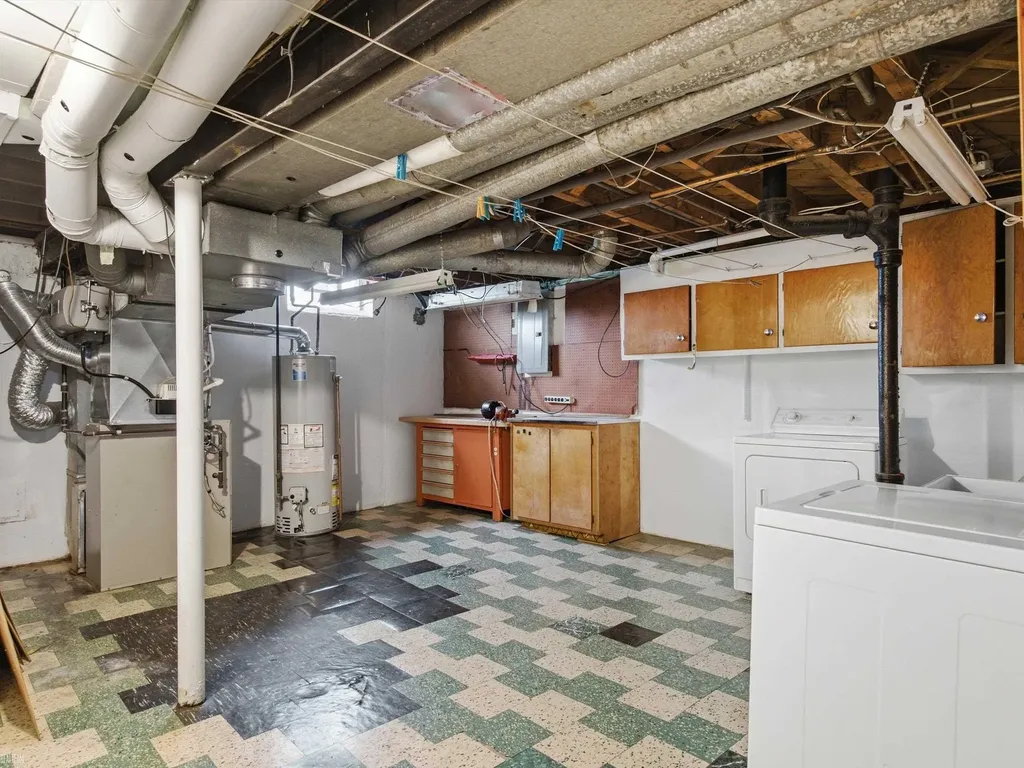 28611 Groveland Street Roseville City MI 48066