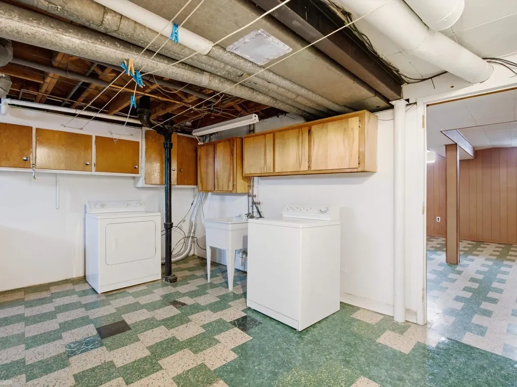 28611 Groveland Street Roseville City MI 48066