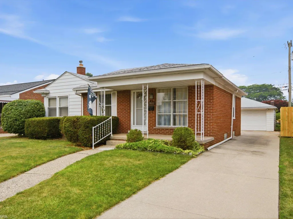 28611 Groveland Street Roseville City MI 48066